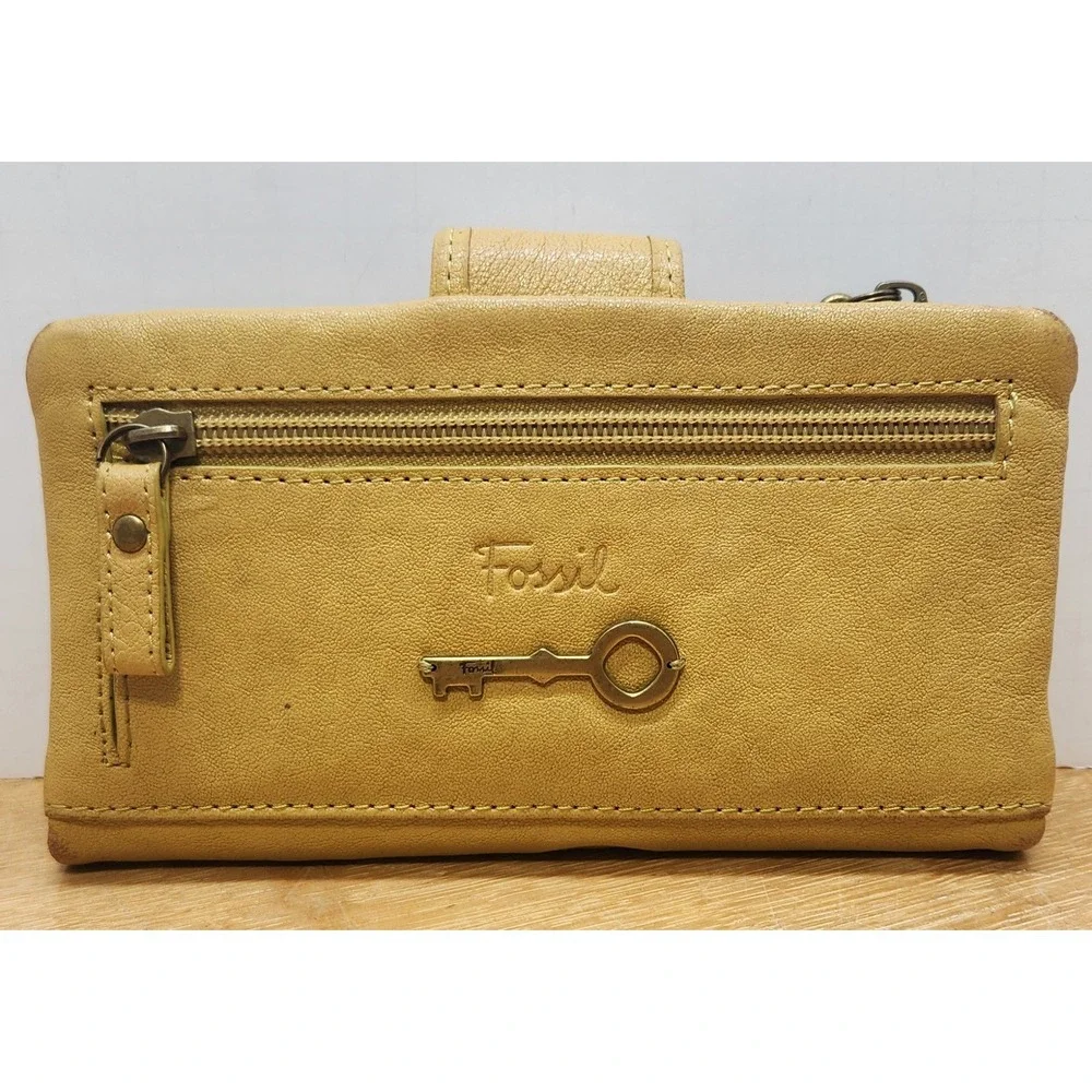 Fossil Long Live Vintage Yellow Leather Bifold Clutch Wallet Heart Key Charm